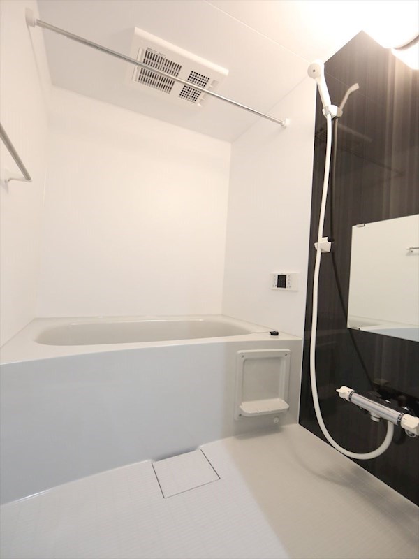 バス・シャワールーム　浴室暖房乾燥機付　追い焚き・オートバス機能付お風呂