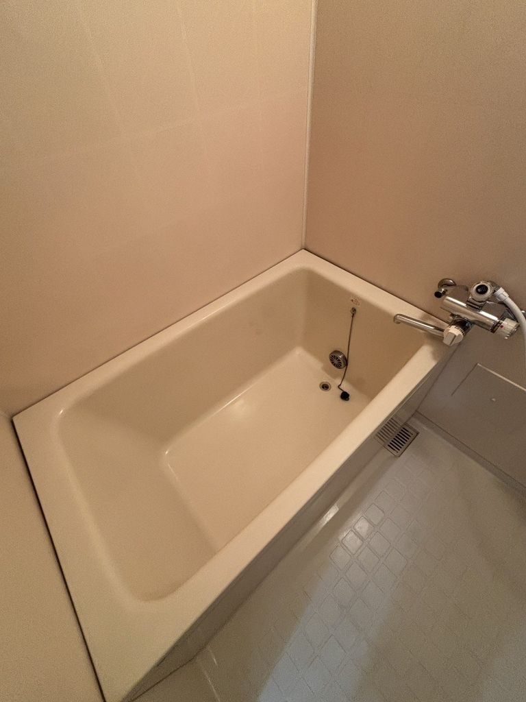 バス・シャワールーム　追い焚き付きの浴室