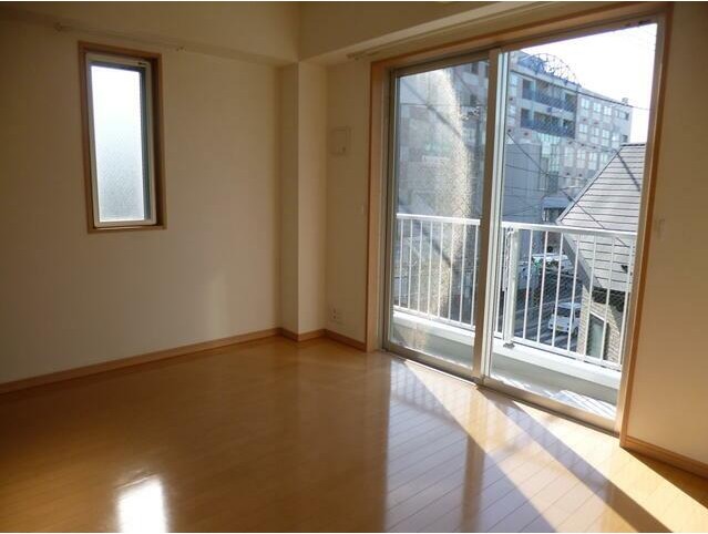 居室・リビング　使いやすい形の為、レイアウトを楽しめます♪