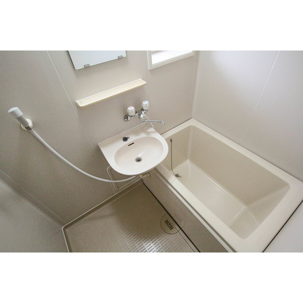 バス・シャワールーム　同じ建物の別のお部屋