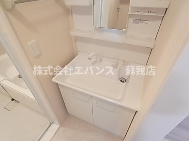 洗面設備　使いやすい独立洗面台です