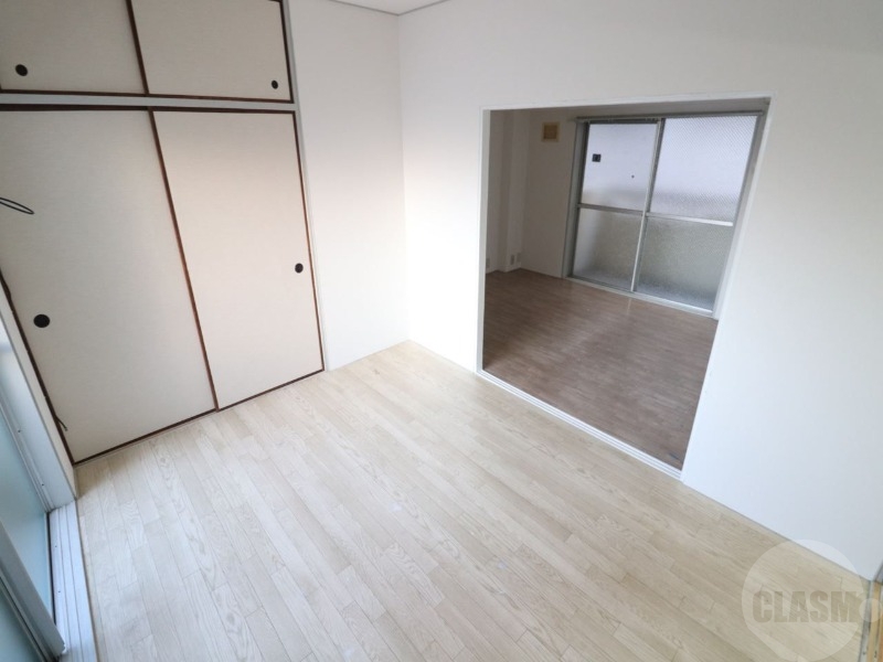 居室・リビング　６帖の明るい洋室です