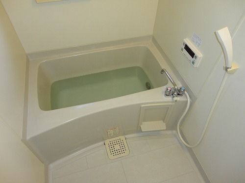 バス・シャワールーム　★追い炊き機能付きです★