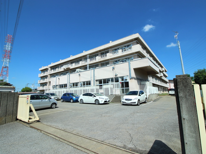 小学校　宮本小学校（小学校）まで400m