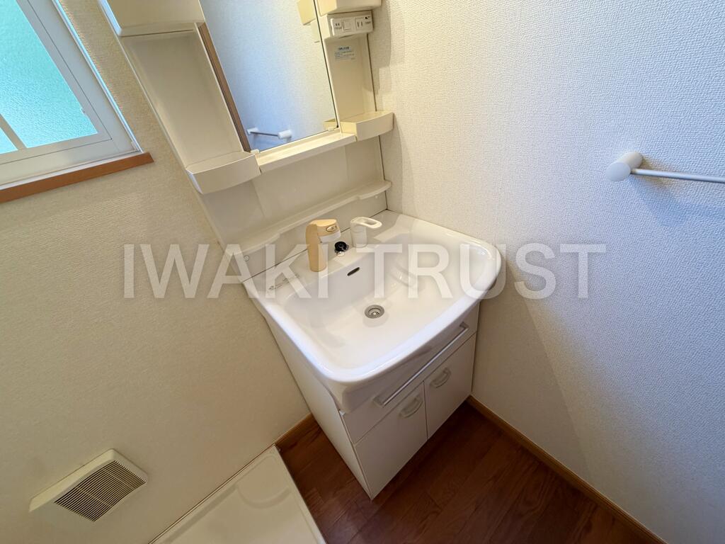 洗面設備　※同物件別部屋の参考写真です