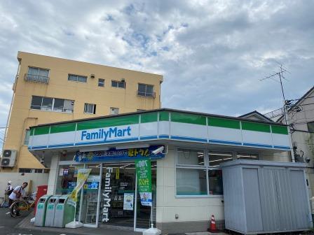 コンビニ　ファミリーマート（コンビニ）まで630m
