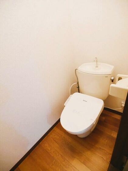 トイレ　温水洗浄便座付きトイレ