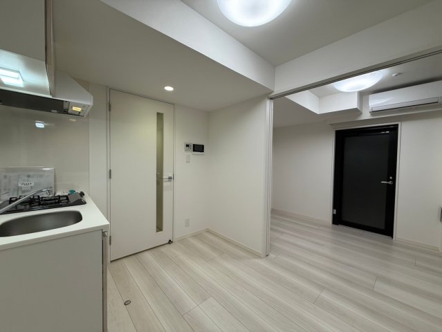 ロビー　こちらの居間で趣味の時間をお楽しみください