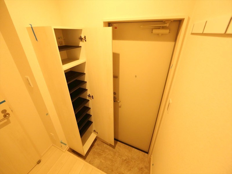 玄関　玄関　シューズボックス付