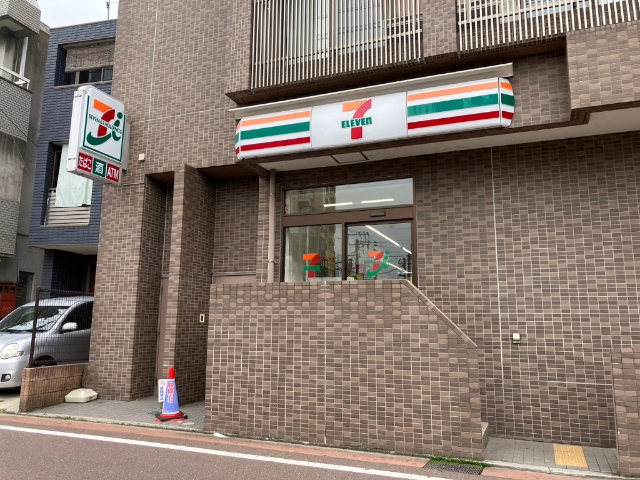 コンビニ　セブンイレブン博多竹下駅前店（コンビニ）まで97m
