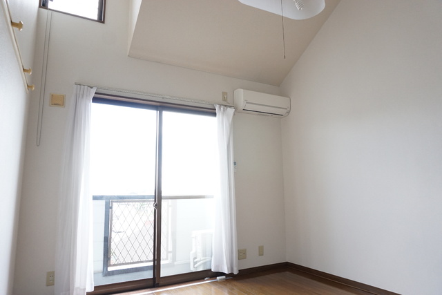 居室・リビング　洋室※同タイプ参考写真（カーテンは設備ではありません）