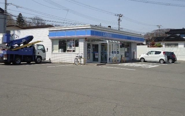 コンビニ　ローソン　新屋比内町店（コンビニ）まで350m
