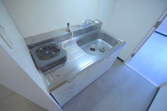 キッチン　落ち着いた色合いのキッチン。使い勝手も良いです。