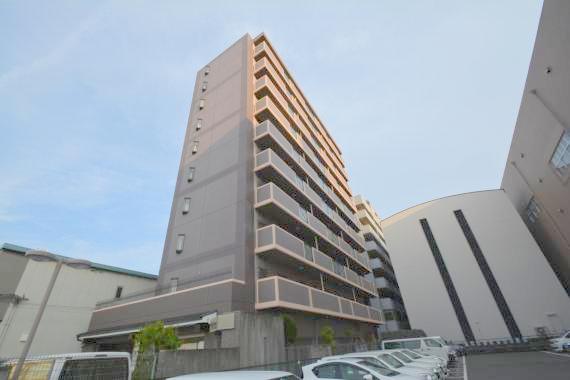 建物外観　存在感のある外観は落ちついた色合いで、堂々としていますね。