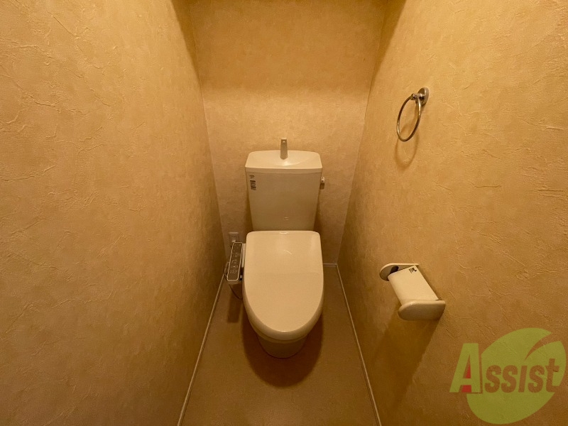 トイレ　こちらのトイレにはウォシュレット機能がついております。