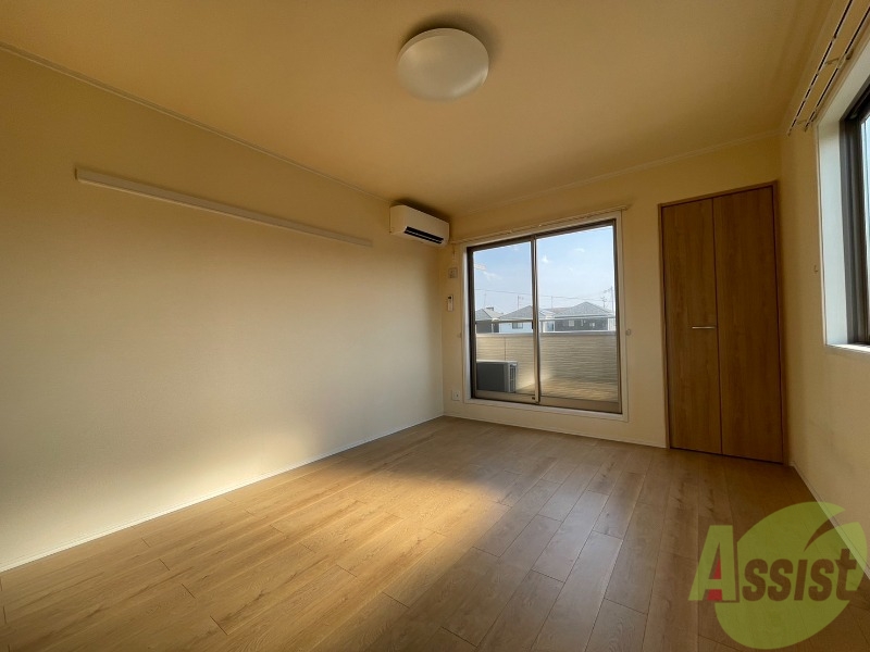 居室・リビング　８．１帖洋室のリビングになっております。