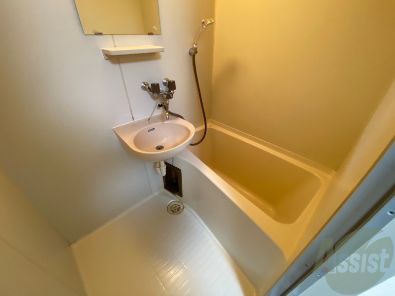 バス・シャワールーム　ユニットバスです。疲れを癒すのに欠かせませんね！