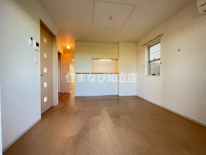 居室・リビング　改装前（清掃前）