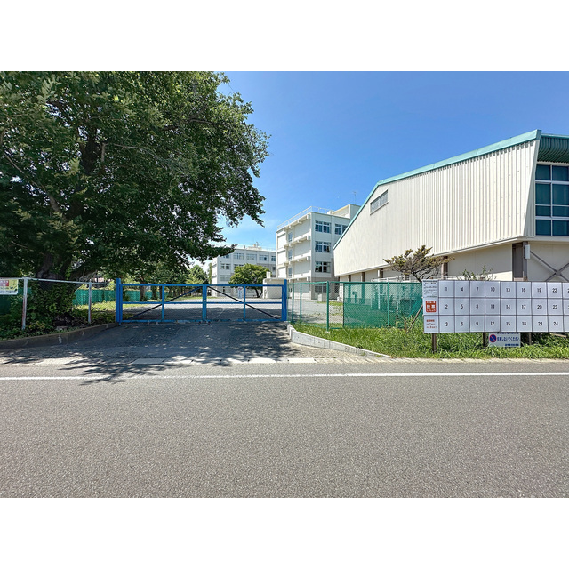 中学校　大和市立　鶴間中学校（中学校）まで550m