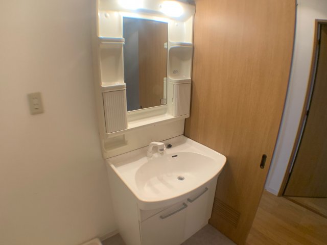 洗面設備　洗面所内に洗面台あり☆
