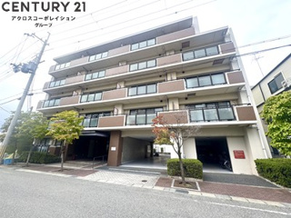 建物外観　エレベータ付き！駐車場あります☆