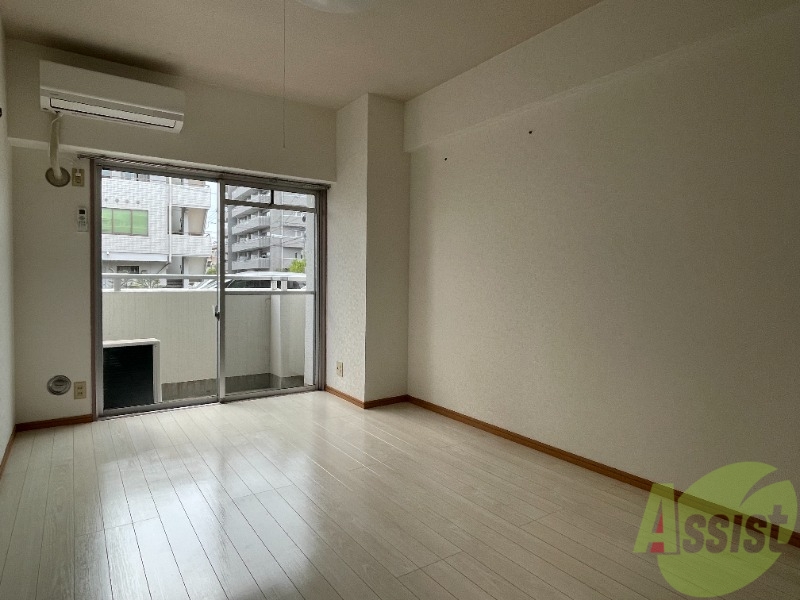 居室・リビング　７．５帖の居室になります。伸び伸び出来そうですね。