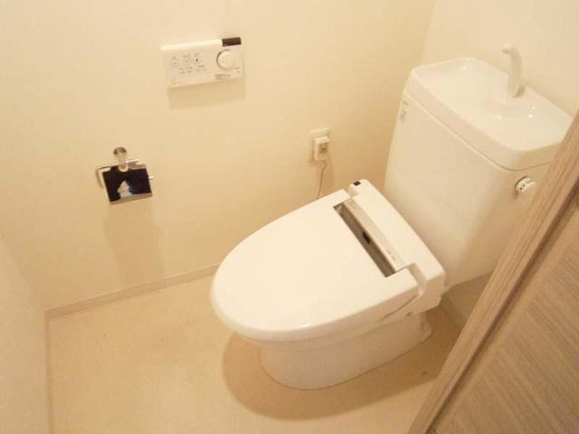 トイレ　※写真は同タイプ住戸です。