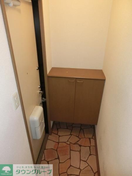 玄関　下駄箱も付いております