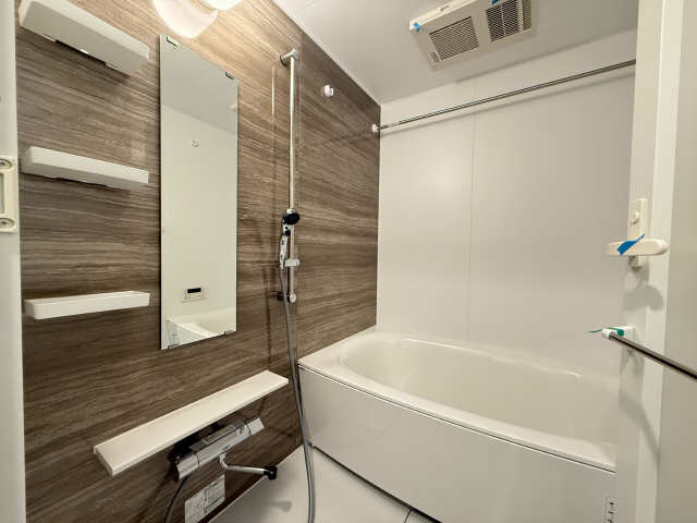 駐車場　機械式。区画によって料金異なります。