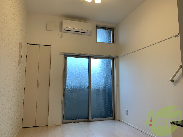 居室・リビング　リビングは白を基調としており、明るい印象を受けました。