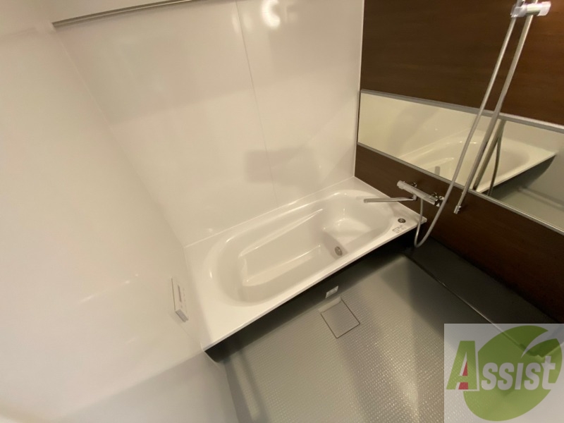 バス・シャワールーム　お風呂になります。一日の疲れを癒してくださいね。