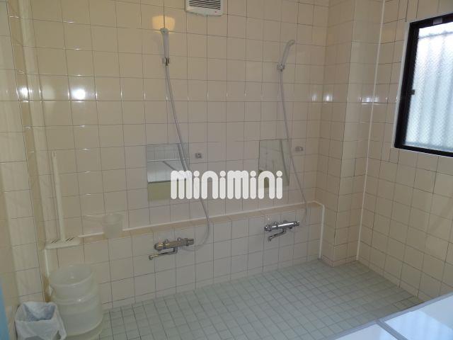 バス・シャワールーム　シャワーは２台