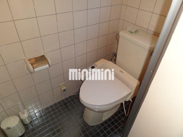 トイレ　シャワー付きトイレです。各階２つあります。