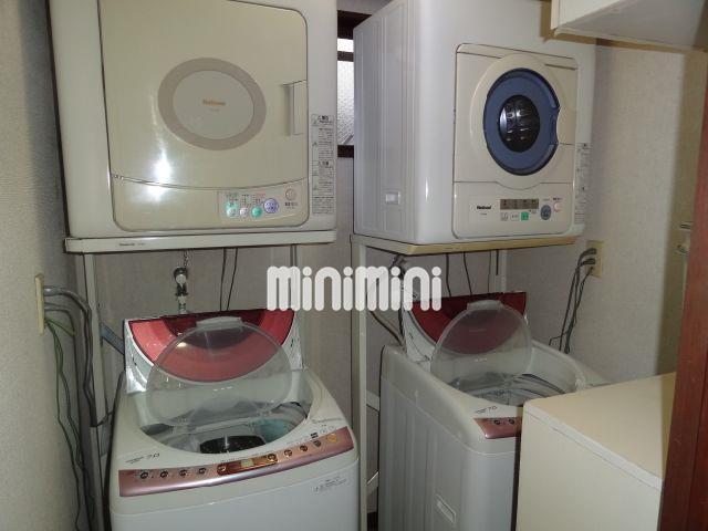 その他設備　共同洗濯機・乾燥機は使用料無料です。