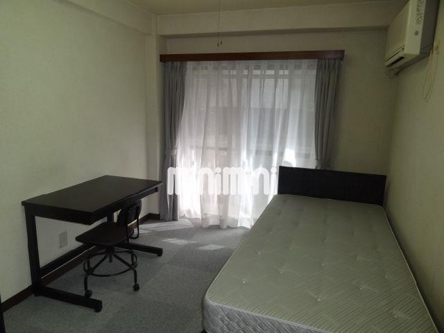 居室・リビング　机・ベッド・クローゼット全部屋あります