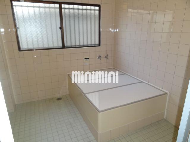 バス・シャワールーム　ゆったり疲れるバスタブ！