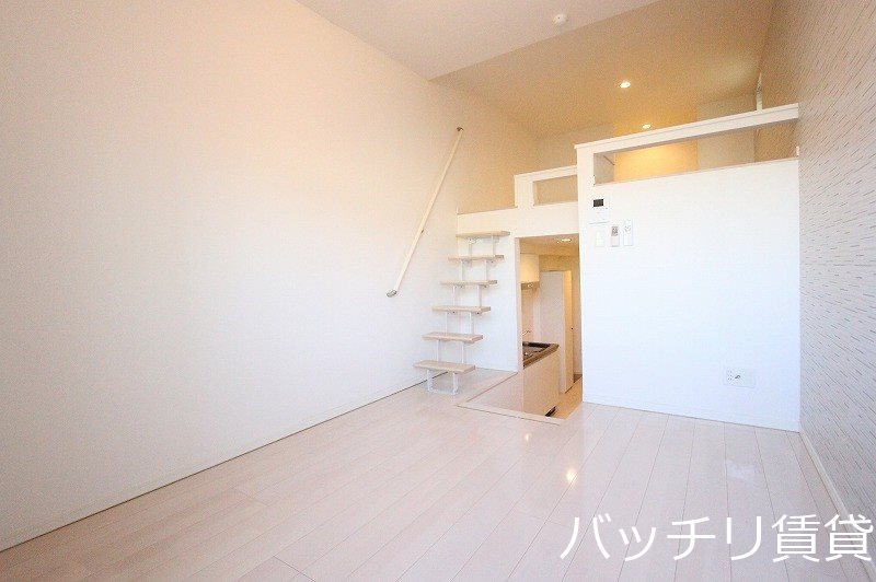 居室・リビング　同型タイプの為、現状を優先致します。