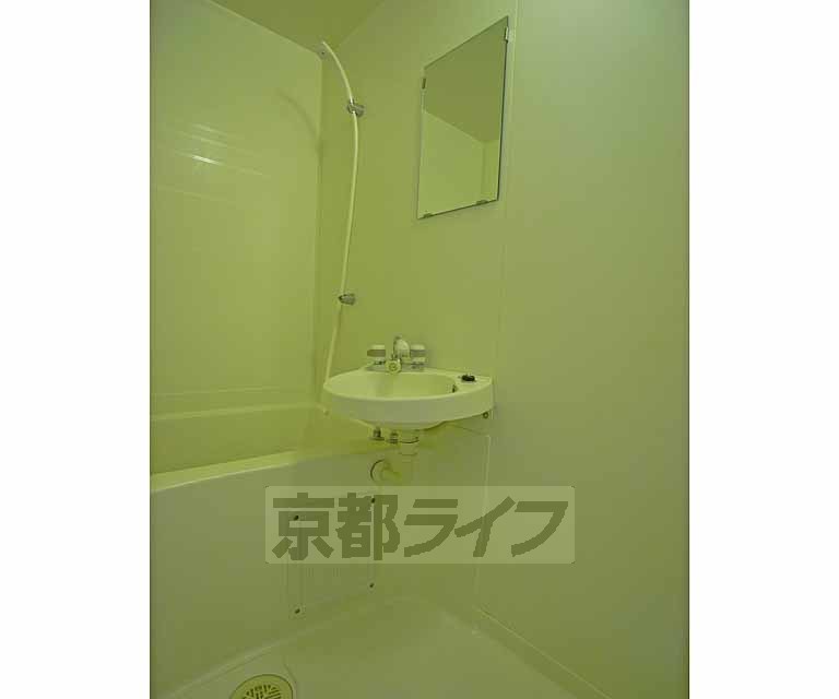 洗面設備　綺麗な洗面所です。