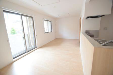 居室・リビング　明るいリビングです