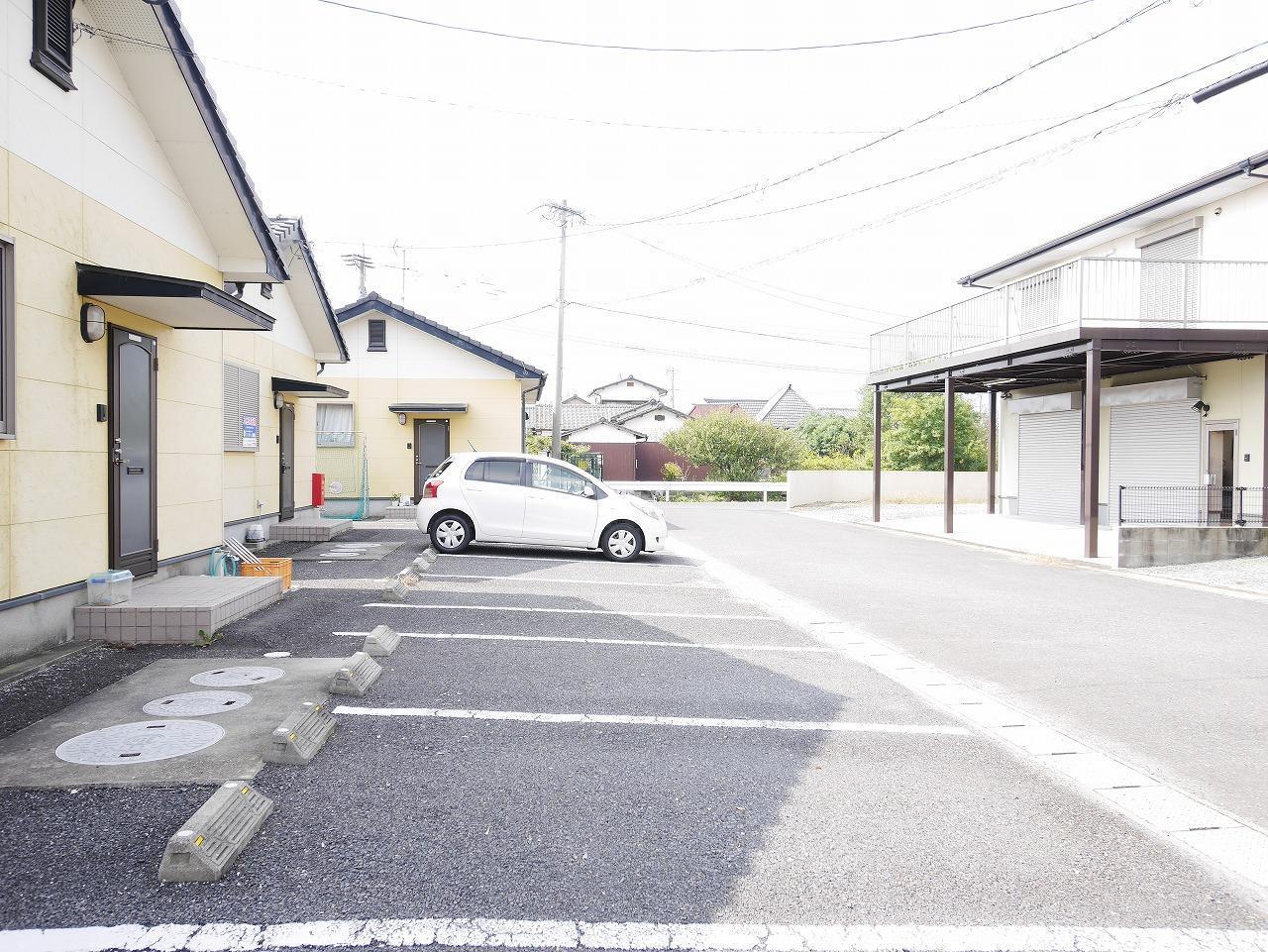 ロビー　駐車場