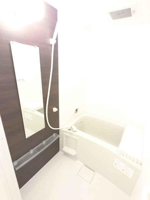 バス・シャワールーム　おしゃれな浴室です。