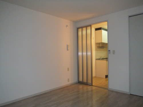 居室・リビング　四角い間取りなので家具の配置も楽々。たまには模様替えも楽し…