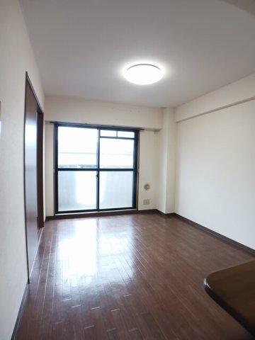 居室・リビング　ゆったり過ごせる居間です