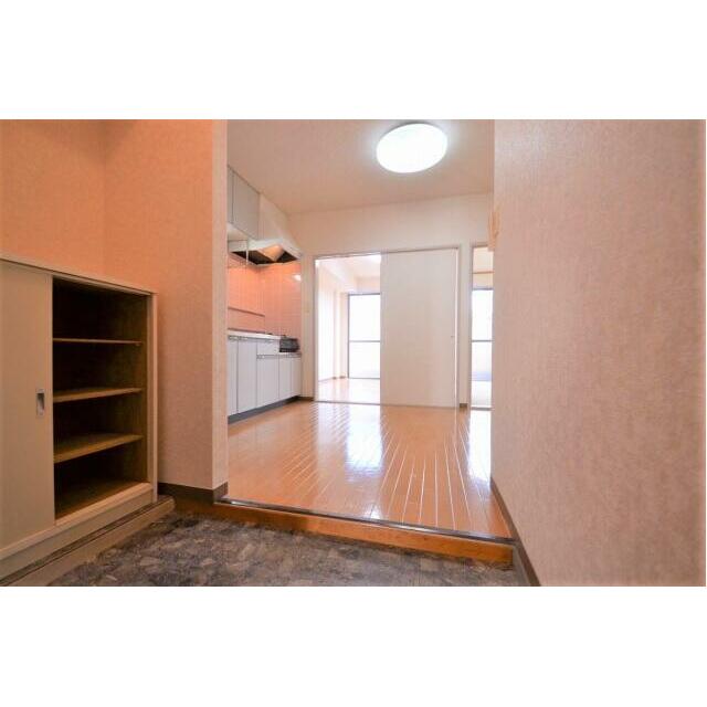 居室・リビング　シューズボックスがある便利な玄関です。