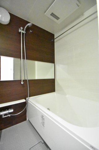 バス・シャワールーム　「追焚機能付のお風呂です」
