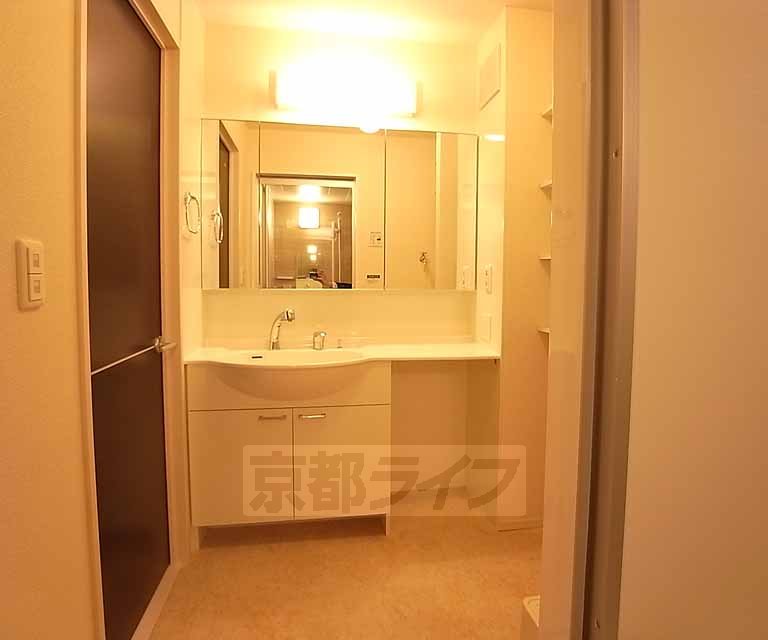 洗面設備　シャンプードレッサー付です。