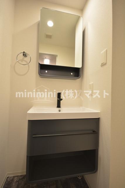 洗面設備　※お部屋によりカラーリングが異なります。