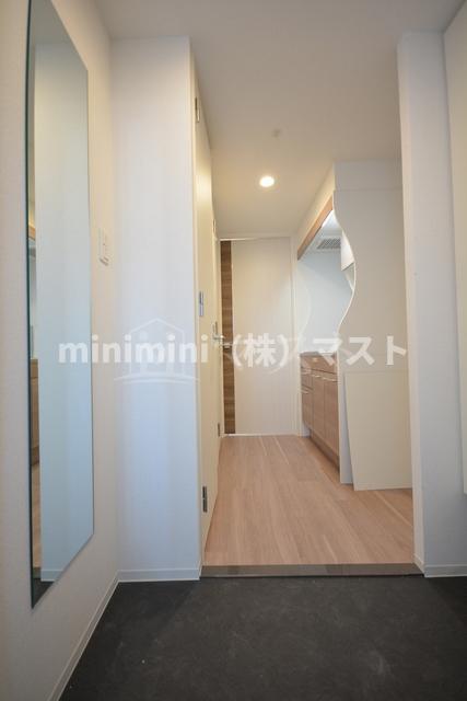 玄関　※お部屋によりカラーリングが異なります。