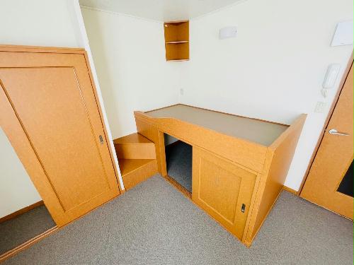 その他　ベットの下も収納できます