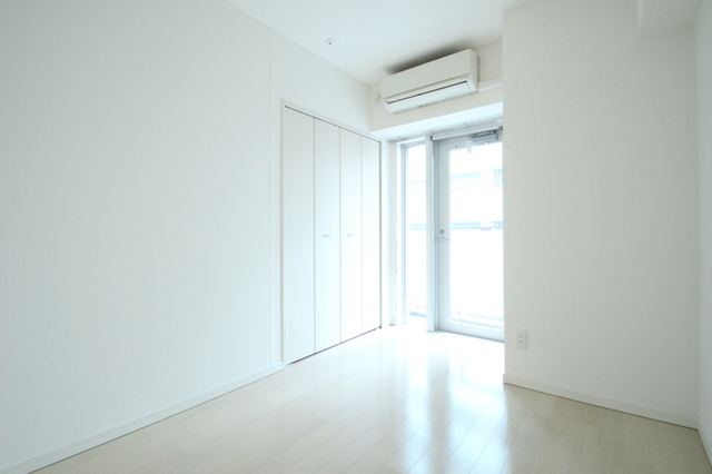 居室・リビング　４０１号室　洋室